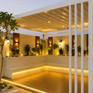 Pergola extérieure avec éclairage LED, toit à lattes en bois et structure métallique durable pour jardin, patio, cour, terrasse, piscine - Product Image 2
