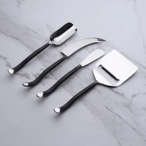 Collection de couteaux à fromage élégants et minimalistes avec manche noir, ensemble de 4 pièces en acier inoxydable, ensemble de couverts de haute qualité, cadeau gastronomique haut de gamme - Product Image 2