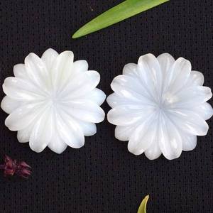 Natural Flashy White Moonstone Flower Shape Carved Gemstone 20MM Loose Stones For Jewelry Pendant Making Wholesale Bulk Supply - Product Image 4