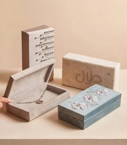Boîtes à bijoux décoratives en tissu brodé perlé pour la décoration intérieure moderne - Accessoires et bagues pour souvenirs, taille et logo personnalisables - Product Image 2
