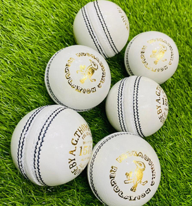 Pelota de Cricket Kookaburra Reglamentaria de Cuero Blanco Cosida a Máquina 156 g, Calidad de Partido, Pelota de Cricket de Liga, Calidad Premium - Product Image 1