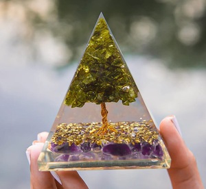 Pirámide de Cristal Orgónico Reki Healing con Diseños Personalizados, Alambre de Cobre y Múltiples Cristales para Energía Curativa, Hecho a Mano, Moderno, para el Hogar - Product Image 4