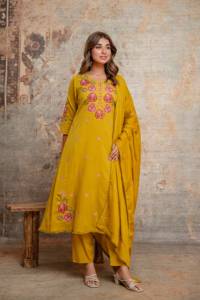 Ensemble Kurti Traditionnel Jaune en Coton Brodé pour Femme avec Pantalon et Dupatta, Coupe Droite, Longueur Genou, Décontracté, Été Automne Printemps, Séchage Rapide - Product Image 2