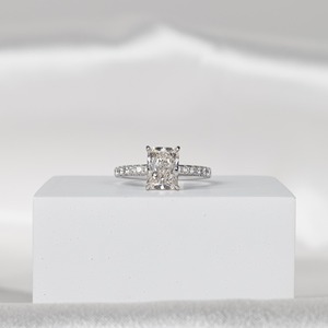 แหวนหมั้นเพชรทรงเรเดียนท์คัท 2 กะรัต ดีไซน์เรียบหรู สี E ความสะอาด VVS รับรองโดย IGI ทองคำขาว 14K สำหรับผู้หญิง - Product Image 1
