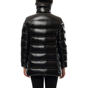 Chaqueta de plumón negra con capucha para mujer, ligera, de invierno, con cremallera y bolsillos, color sólido, corte regular, marca privada - Product Image 5