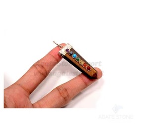 Ciondolo piatto a forma di matita <span class=keywords><strong>in</strong></span> occhio di tigre curativo con 7 pietre chakra lucidate, amore, armonia, energia Reiki, Feng Shui, gioielli spirituali, decorazione - Product Image 3