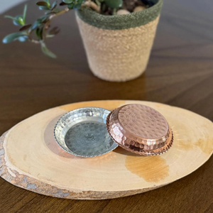 Bol de service en cuivre martelé bicolore au design unique pour la décoration de la maison et la cuisine, à prix raisonnable - Product Image 6
