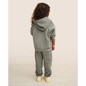 Conjunto Deportivo Personalizado para Niños, Sudadera con Hombros Caídos Estilo Vintage y Pantalones Deportivos, Conjunto de Sudadera para Niños - Product Image 3