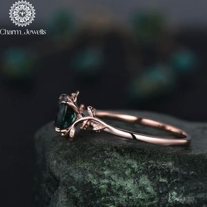 แหวนหมั้นผู้หญิง Charm_Jewells ชุบทอง 18K ประดับเพชรโมอิสซาไนต์ทรงคุชชั่น ตัวเรือนแบบหนามเตย ดีไซน์คลาสสิก รับรองโดย IGI น้ำหนัก 3 กรัม - Product Image 3