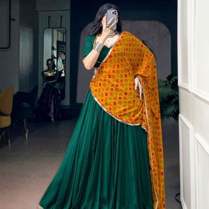 Lehenga Choli Premium con Costuras Chinon, Encaje con Diseño en Relieve y Dupatta de Georgette Estampado, Precio al por Mayor por Royal Exports - Product Image 4