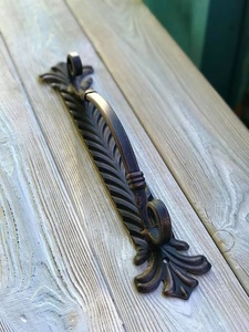 Poignée de portail en fer forgé à la main, design résistant à la rouille, motifs de feuilles en relief, style traditionnel, accessoire pour - Product Image 3