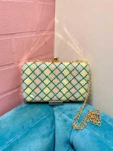 Bolso de mano elegante para mujer con patrón geométrico de cuentas y cadena dorada, el más vendido. - Product Image 2