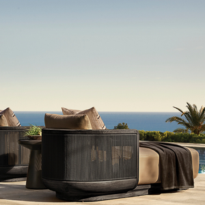 Vente flash : Canapé-lit d'extérieur Emma Luxury en rotin tressé courbé, avec coussin épais, lit de relaxation moderne pour bord de piscine, plage, complexe hôtelier - Product Image 1