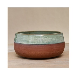 Tazón de Cerámica Hecho a Mano en Dos Tonos, Tazón Rústico de Terracota para Cereales con Borde Verde Salvia Brillante - Product Image 2