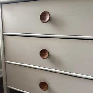 Bouton de meuble en bois massif fait main, poignée décorative ronde en bois pour tiroir, armoire de cuisine, quincaillerie de mobilier - Product Image 2