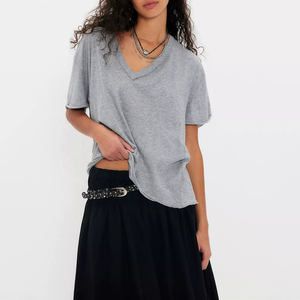 Camiseta Oversize de Mujer con Cuello en V, Gris, Manga Corta, Tejido Holgado, Ajuste Regular, Color Sólido, Estilo Urbano, Ropa Casual para Adultos - Product Image 1