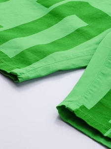 Pantalones Cortos Bermuda para Hombre con Estampado de Letras Verdes, Cintura Media, Cierre de Botones, Estilo Casual, 100% Poliéster, Tejido Transpirable - Product Image 3