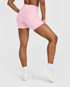 Shorts unis rose pétale uniques pour femmes, taille haute, avec ceinture compressive et tissu performant anti-transpiration - Product Image 2
