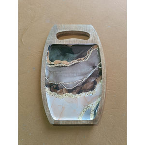 Plateau de service décoratif, durable et moderne en bois avec incrustations en résine, plateau à thé et café, planche à charcuterie pour le petit-déjeuner et les réceptions - Product Image 1