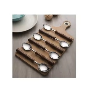 ช้อนชาสแตนเลสแบบมินิมอลพร้อมด้ามไม้ ขัดเงาอย่างดี ดีไซน์ทนทาน - Product Image 3