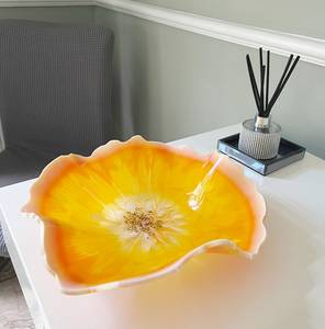 Cuenco Grande de Resina: Frutero Decorativo Hecho a Mano en Naranja y Amarillo - Product Image 4