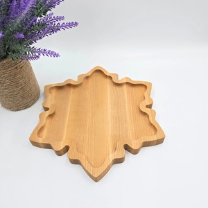 Assiette en bois en forme de feuille pour la photographie culinaire, accessoire de décoration sur le thème naturel, pour la présentation de plats et une expérience gastronomique raffinée - Product Image 5