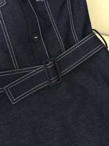 Robe en jean tissé mini pour femme, style décontracté, sans manches, col Peter Pan, taille haute avec ceinture, couleur unie, ODM OEM MUSE - Product Image 5
