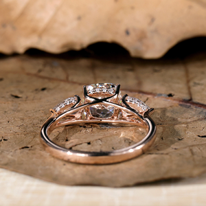 Bague de fiançailles à trois pierres en moissanite taille coussin, pierres latérales en forme de poire, plaqué or rose, certifiée IGI, pour mariage, anniversaire, mariée - Product Image 2