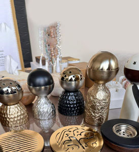 Quemador de incienso moderno de metal negro con cuenco de latón, minimalista, para mesa, decoración para el hogar, oficina y meditación. - Product Image 6