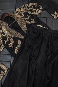 Nouvelle Tendance : Dhoti Réversible Moderne pour Femme, Tenue Décontractée avec Koti en Crêpe Satiné Lourd, Taille 42 Pouces, Longueur 40 Pouces - Product Image 4