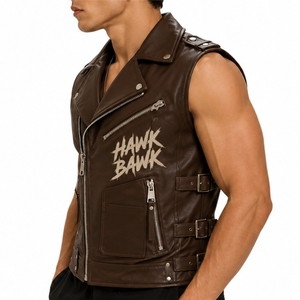 Veste en cuir pour homme sans manches avec fermeture éclair, style motard, plusieurs poches utilitaires, sangles latérales réglables, production en usine - Product Image 3