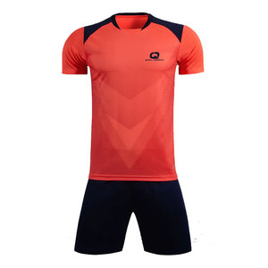 Maillots et shorts de football professionnels pour hommes adultes, respirants, 100 % polyester, personnalisables, conçus pour un confort et des performances optimaux - Product Image 1