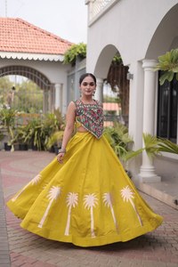 Ensemble Lehenga Choli Traditionnel pour Filles, Fourniture Directe Usine, Broderie Pailletée, Tissu Respirant, Longueur Ras du Sol, Idéal Festivals et Navratri - Product Image 1