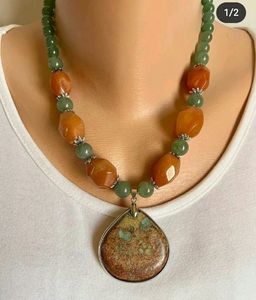 Collar con Colgante de Resina Colorido, Joyería Artística Hecha a Mano, Collar de Mariposa de Resina, Regalo para Amantes de la Naturaleza, Collar de Resina Hecho a Mano - Product Image 6