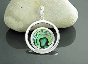 Pendentif Pleine Lune en Argent Sterling avec Coquille Paua Véritable, Pierre Plate Ronde en Abalone, Bijou Planète Moderne - Product Image 6
