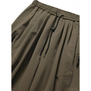 Pantalon de jogging cargo ample en molleton pour homme avec logo personnalisé, style streetwear, multi-poches, en coton, coupe oversize, décontracté - Product Image 4