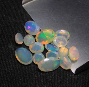 Opale naturelle d'Éthiopie, pierre précieuse de 6 à 10 mm, taille facetée, pierre lâche, jeu de couleurs multibrillantes, pour bijoux - Product Image 1