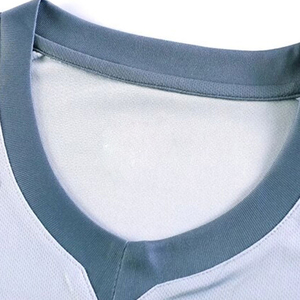 Ensemble uniforme de football pour hommes athlétiques, maillot et short respirants et à séchage rapide, parfaits pour l'entraînement, les matchs en plein air et les tournois - Product Image 3