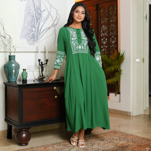 Robe élégante en mousseline de soie verte pour femmes - Product Image 2