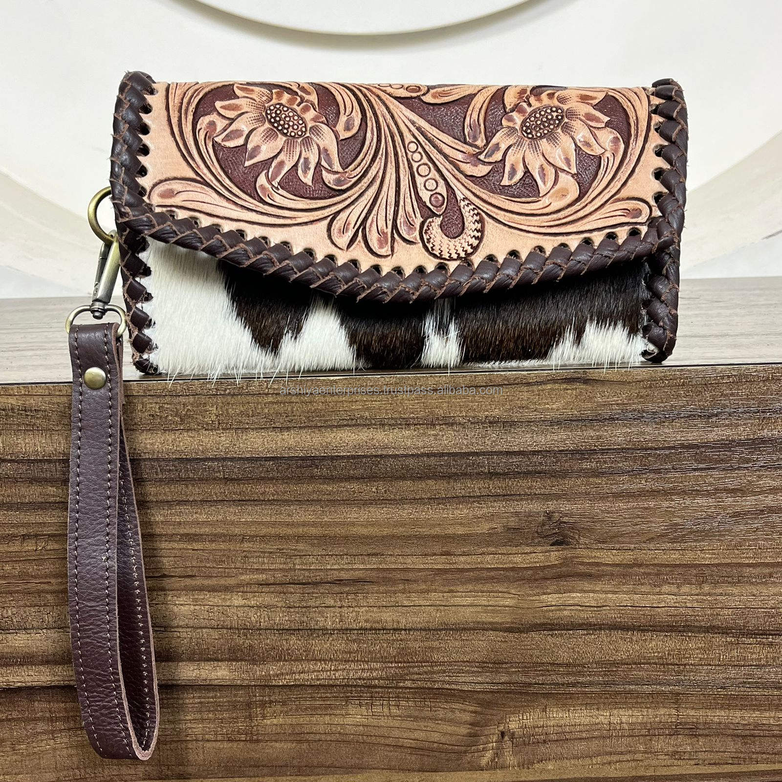 สีน้ำตาล