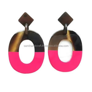 ต่างหูทรงหยดน้ำทำจากวัสดุฮอร์นธรรมชาติที่ได้รับการรับรองแบบคลาสสิกพร้อมรูปทรงมุกและเพชรสำหรับงานเลี้ยง - Product Image 1