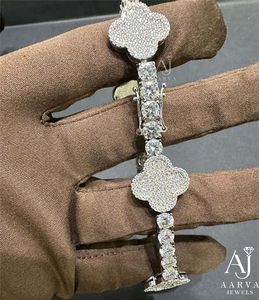 กำไลข้อมือเงินแท้ 925 ประดับมอสซาไนต์รูปใบโคลเวอร์สี่แฉก แบรนด์ AARVA JEWELS ทรงลูกปัด ตัดแบบบริลเลียนท์ ชุบโรเดียม รับประกันโดยบุคคลที่สาม - Product Image 5