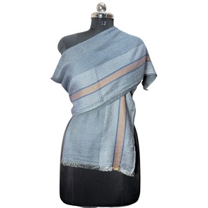 Écharpe unisexe tissée à la main à motif chevrons avec bordure à rayures sportives pour hommes, fabricant en gros - Product Image 3
