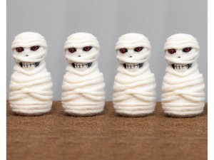 Lot de décorations suspendues effrayantes pour Halloween : Ornements de momie en feutre à yeux rouges – Idéal pour la vente en gros - Product Image 5