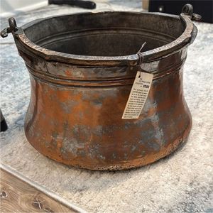 Jardinière de collection en cuivre antique de style ancien, robuste, en métal martelé à la main, pot à fleurs vintage, seau pour intérieur et extérieur - Product Image 1