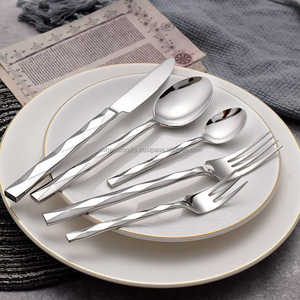 Ensemble de couverts en acier inoxydable 18/10 finition satinée - Ensemble de couverts modernes résistant aux rayures pour les entreprises de restauration et de location - Product Image 2