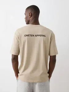 เสื้อยืดแขนสั้นทรงโอเวอร์ไซส์สีน้ำตาลสำหรับผู้ชายจาก ONETEN APPAREL ผลิตจากผ้าฝ้าย 100% ป้องกันการยับ พร้อมลายพิมพ์ตัวอักษรโลโก้ด้านหน้า คอกลม สไตล์ลำลอง - Product Image 2