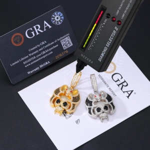 จี้รูปหัวกระโหลกค้างคาวสไตล์นีโอโกธิคสุดหรู ประดับด้วยโมอิสซาไนต์ – ฝังหินด้วยมือ ตัวเรือนเงินแท้ 925 สไตล์ดาร์ก โดดเด่นสะดุดตา - Product Image 4