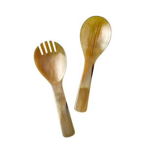 Ensemble de 2 Cuillères et Fourchettes à Salade en Corne, Écologiques, Personnalisables, Lavables au Lave-Vaisselle, Outils de Cuisine Artisanaux - Product Image 1