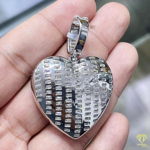 สร้อยคอรูปหัวใจผีเสื้อสุดสวยพร้อมหินทรงบาแกตต์และเพชรโมอิส - Product Image 5